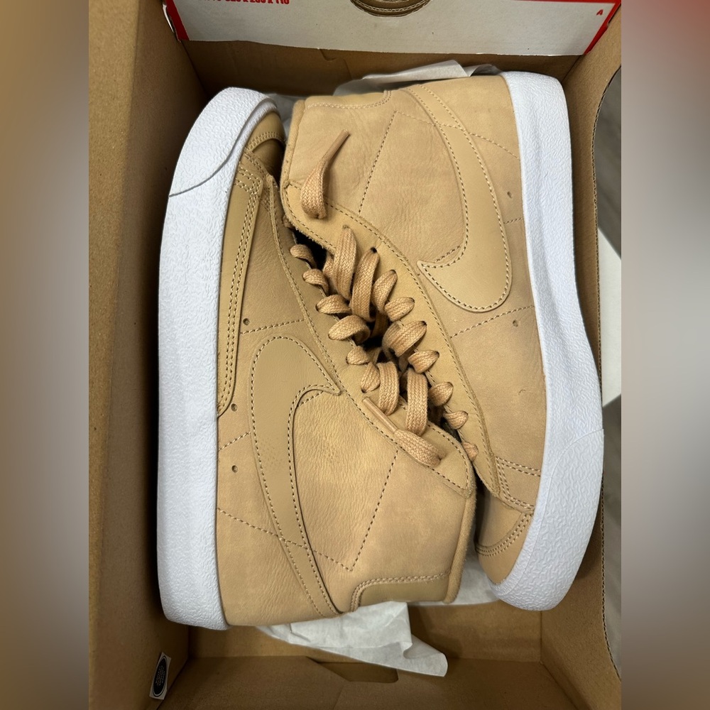 NEVER WORN Nike Tan High-Top Women’s Sneakers
